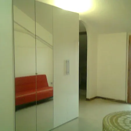 On Via Lauro شقة